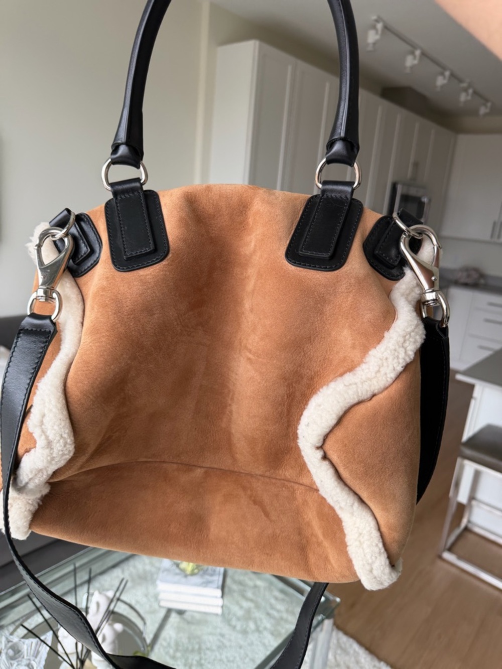 LIMITED EDITION Runway Givenchy Tan Suede Shearling-Trim Pandora Medium - Picture 4 of 9